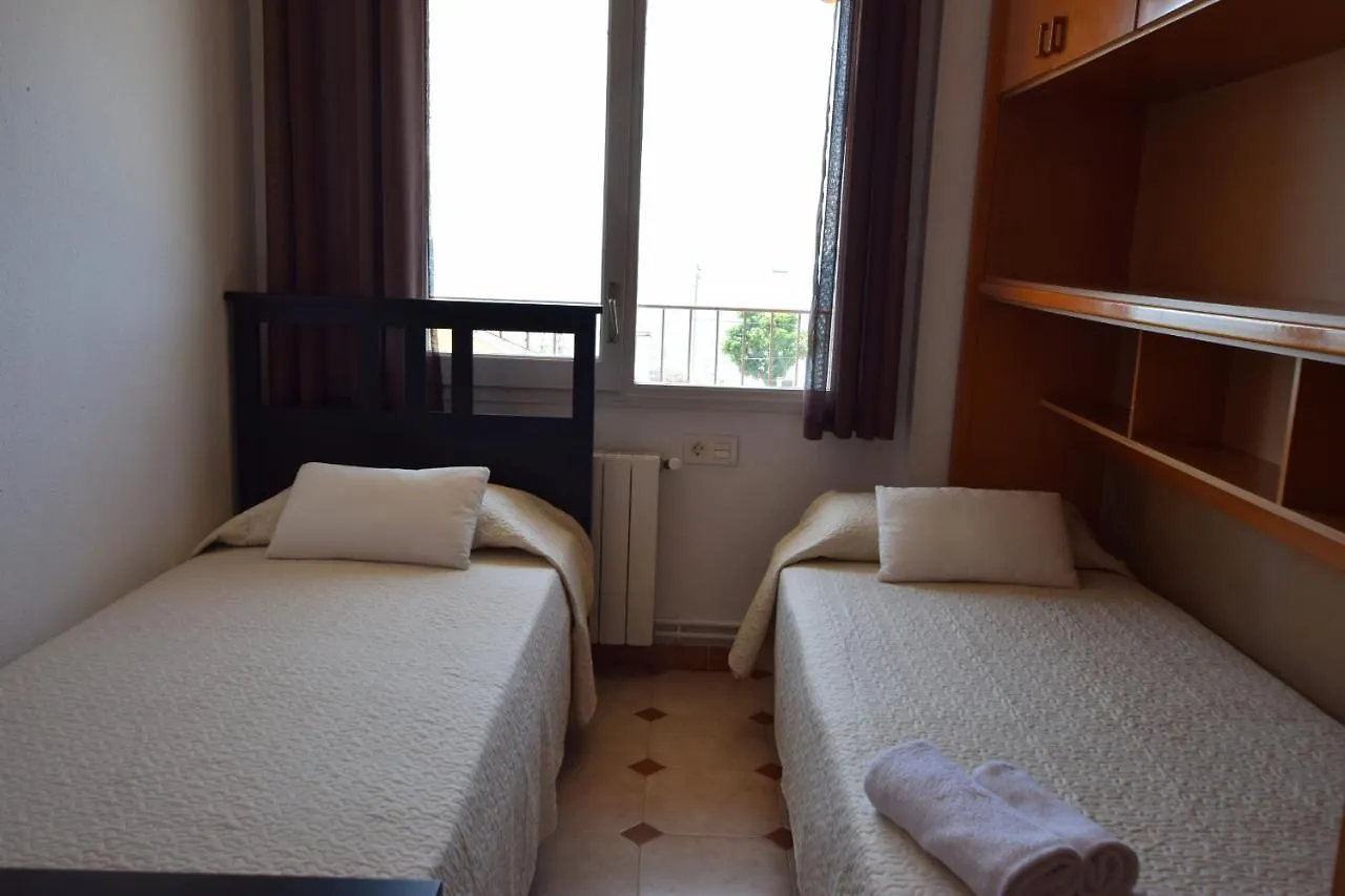 Homeholidaysrentals Lluria Pineda de Mar 0*,