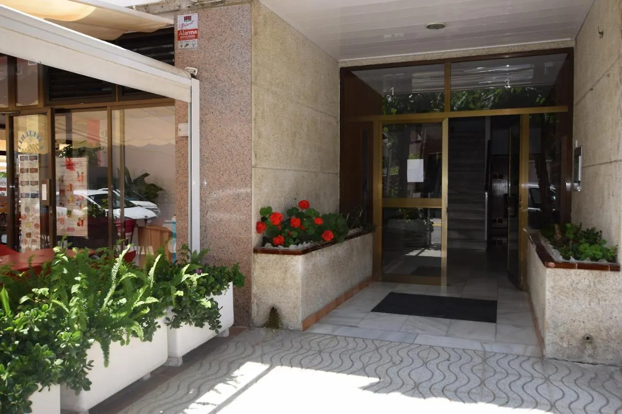 Homeholidaysrentals Lluria Pineda de Mar